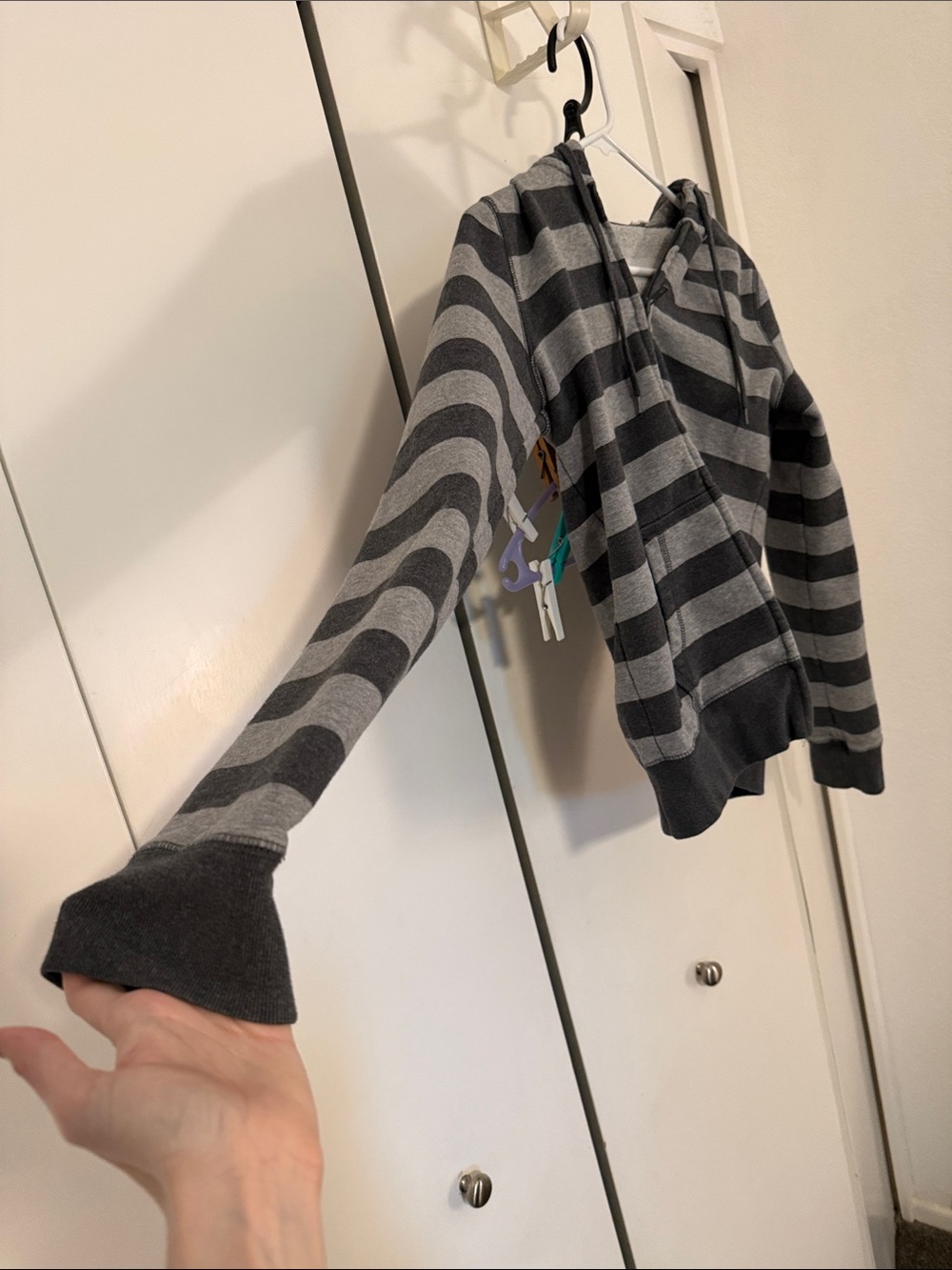 Brandy Melville John Galt ‘regular fit’ Striped hoodie - Picture 2 of 9